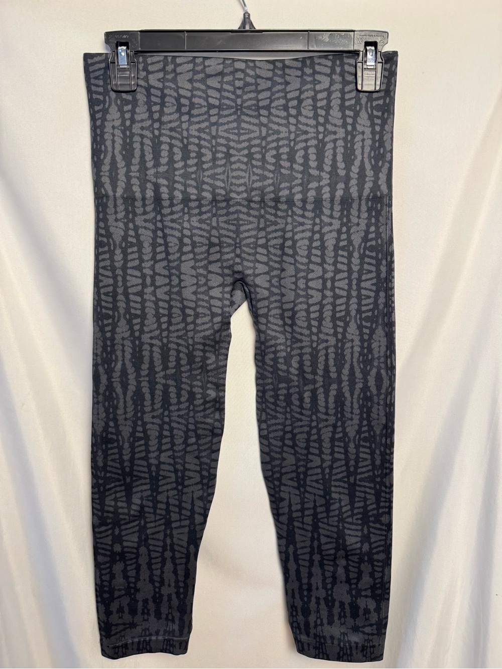SPANX Look At Me Now Seamless Leggings XL Gray Black Geometric Print